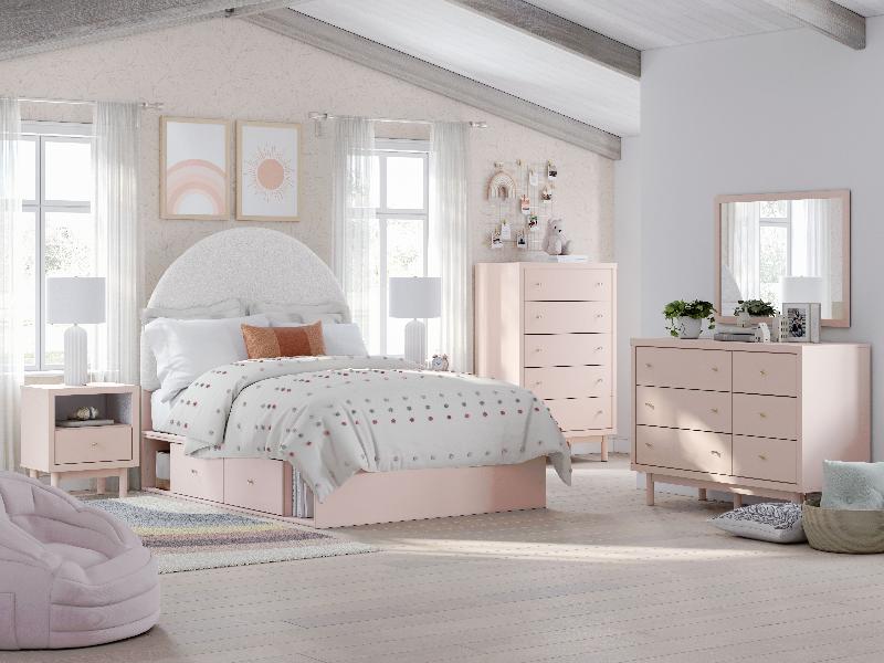 Image of Wistenpine - 7 Pc. - Dresser, Mirror, Chest, Full Upholstered Panel Bed With Side Storage - Blush