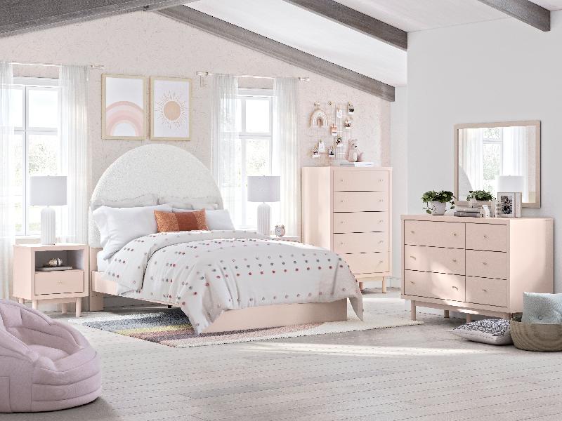 Image of Wistenpine - 8 Pc. - Dresser, Mirror, Full Upholstered Panel Bed, 2 Nightstands - Blush