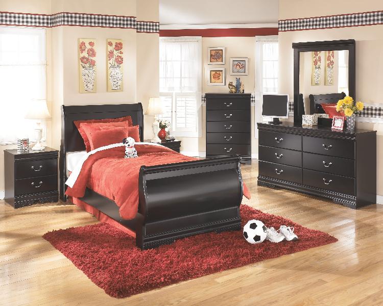 Image of Huey Vineyard - 8 Pc. - Dresser, Mirror, Chest, Twin Sleigh Bed, 2 Nightstands - Black