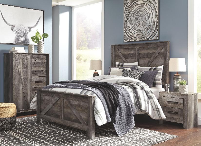 Image of Wynnlow - 5 Pc. - Queen Crossbuck Panel Bed, 2 Nightstands - Gray
