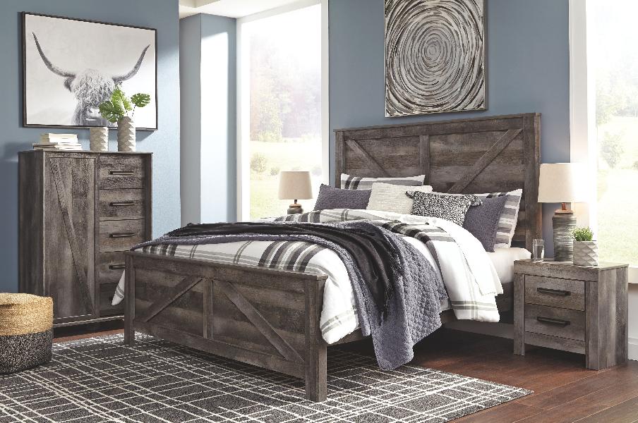 Image of Wynnlow - 5 Pc. - King Crossbuck Panel Bed, 2 Nightstands - Gray