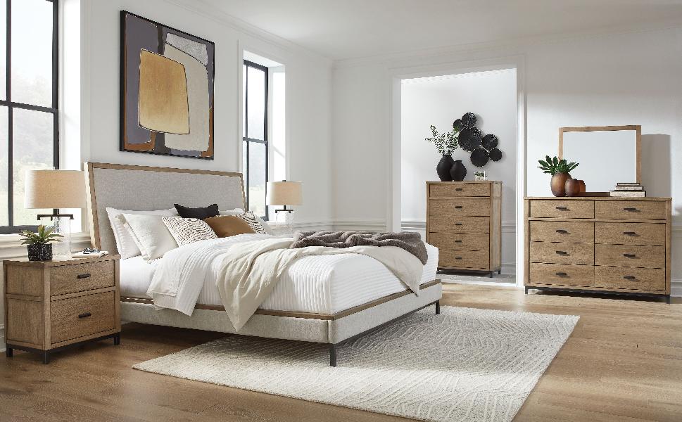 Image of Tomtyn - 7 Pc. - Dresser, Mirror, Chest, King Upholstered Bed, 2 Nightstands - Light Brown