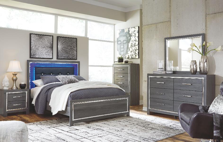 Image of Lodanna - 6 Pc. - Dresser, Mirror, Chest, Queen Panel Bed - Gray