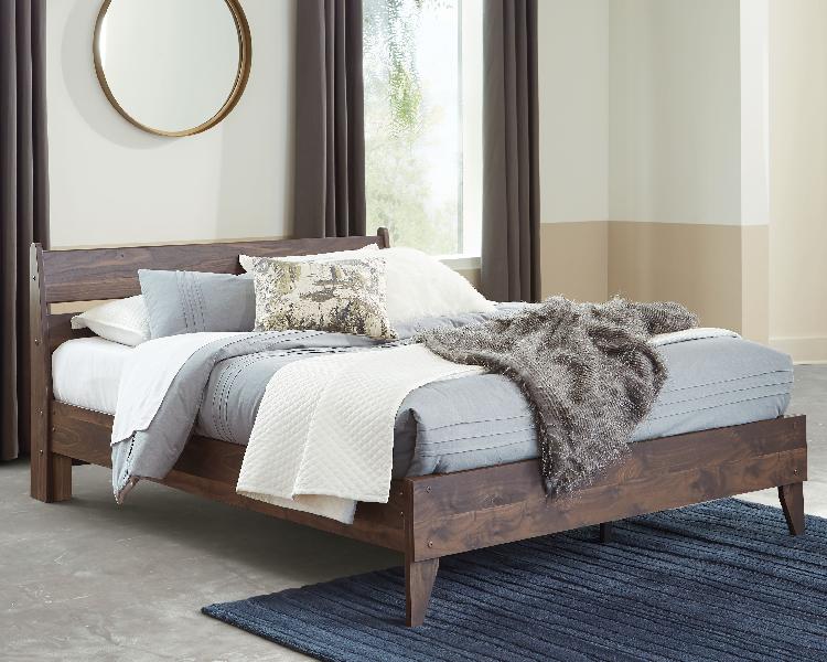 Image of Calverson - Queen Panel Platform Bed - Mocha