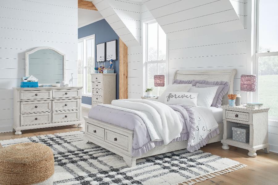 Image of Robbinsdale - 5 Pc. - Dresser, Mirror, Full Sleigh Storage Bed - Antique White