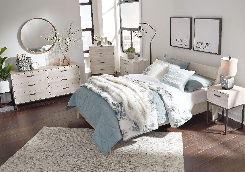 Image of Socalle - 5 Pc. - Dresser, Full Panel Platform Bed, 2 Nightstands - Natural